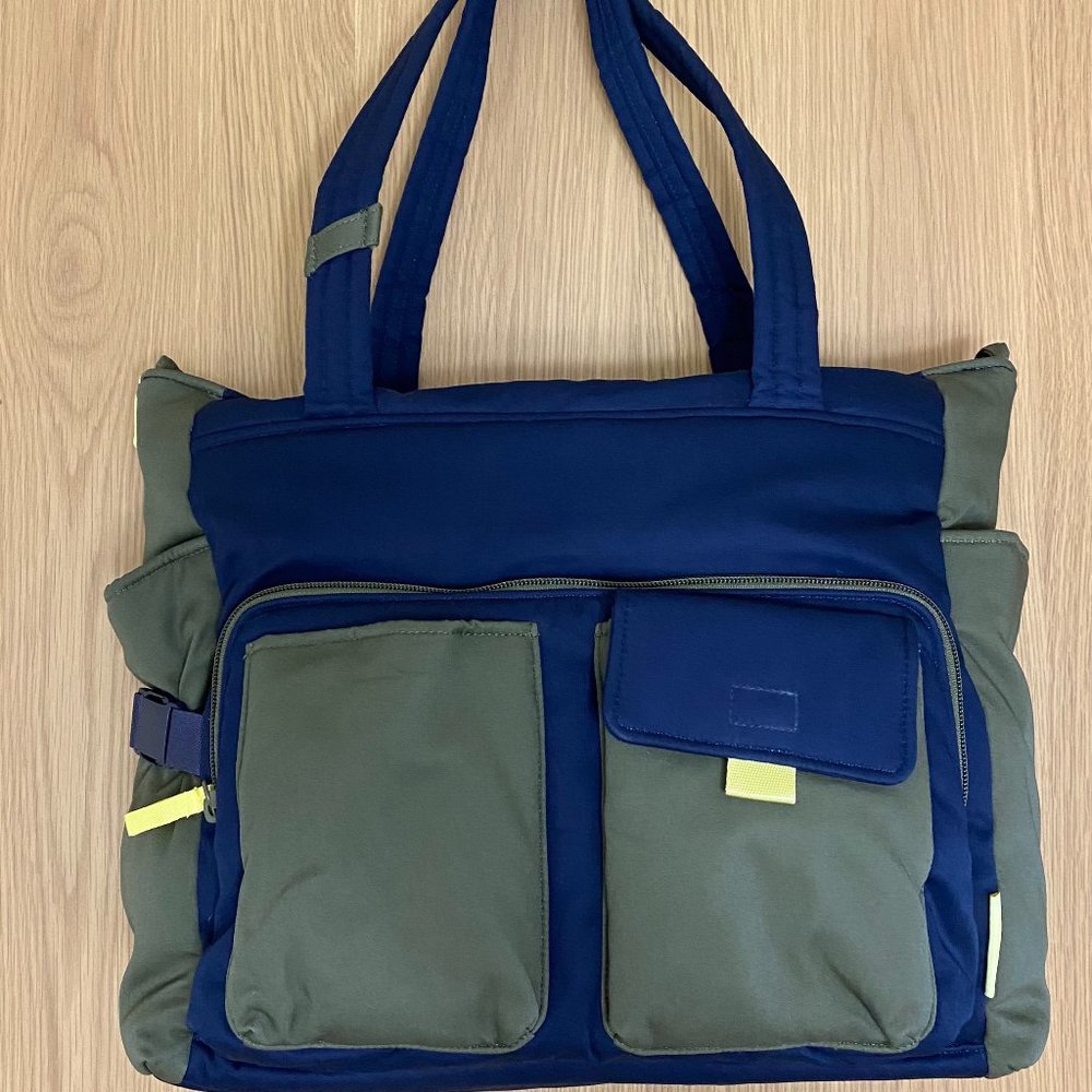 Vera Bradley Cotton Utility Tote Bag in Navy Daisy Colorblock